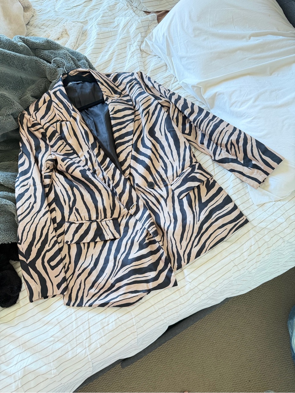 Womens Zebra-Print Satin Blazer Jacket - Black & Cream S